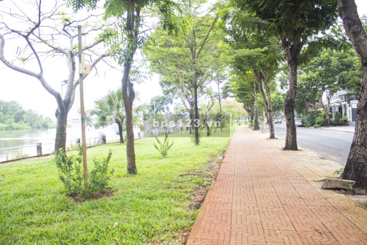Cho Thuê Mặt bằng đắc địa 250m2 đối diện trường PTTH Tân Phong Q7
