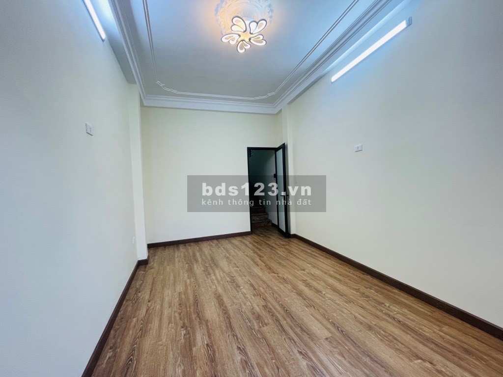 BÁN NHÀ 5 TẦNG Ở NGAY 35M RA VÕ CHÍ CÔNG CẦU GIẤY 5,29 TỶ