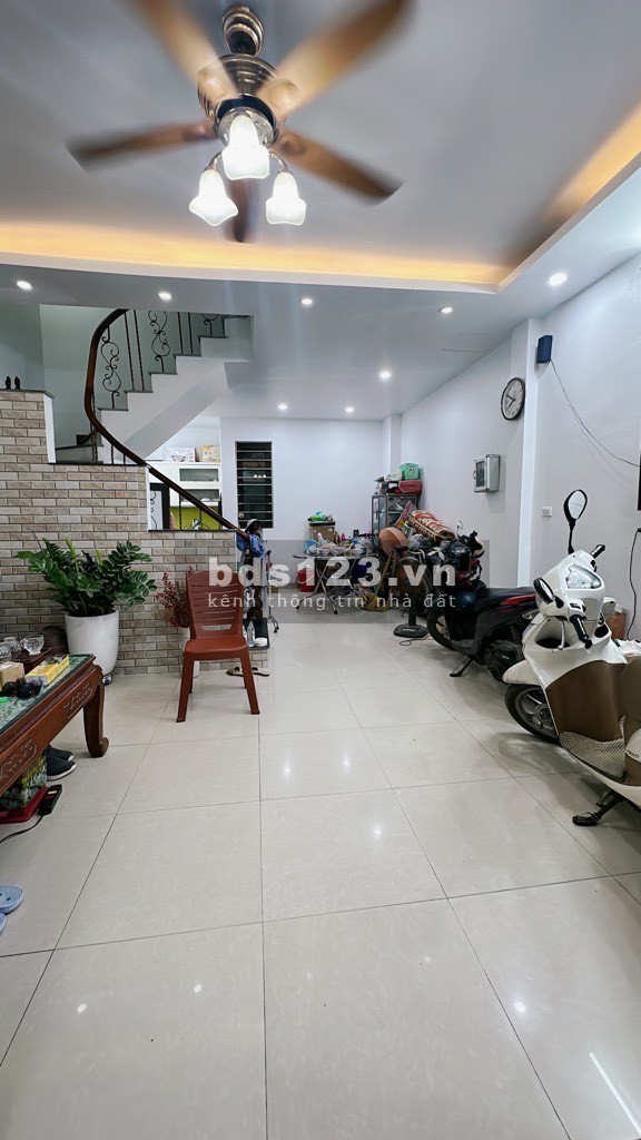 Siêu phẩm vtri đắc địa Ngọc Thuỵ, LB. Ô tô 7 chỗ đi qua nhà. DT=51m2, MT= 5m, 7.x tỷ