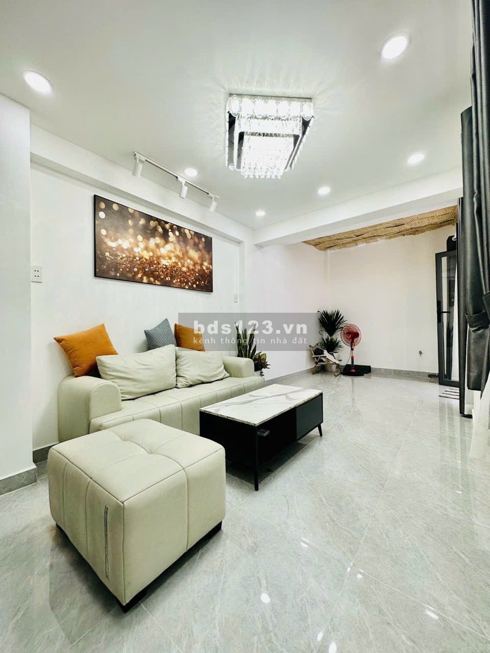 Siêu phẩm nhà mới xây, nội thất đẹp, giá chỉ 4,x tỷ, đường thông thoáng, SHR công chứng ngay