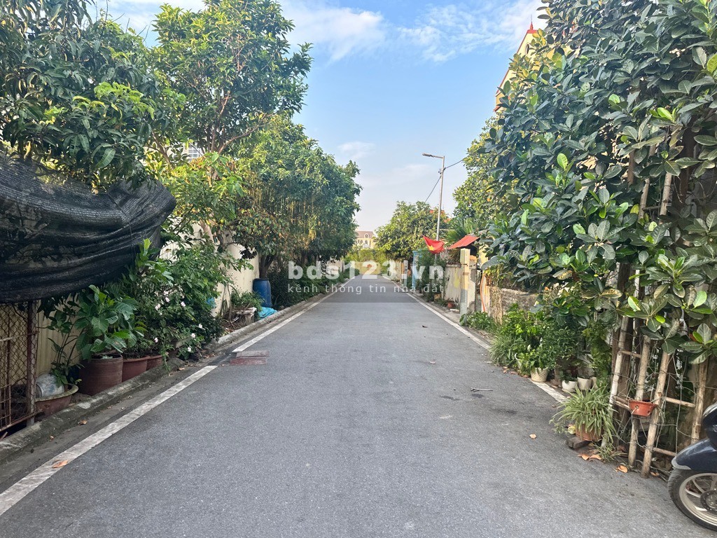 Xác thực: Bán đất Trâu Quỳ, 62m2, Hiếm - 4,3 tỉ Lô góc. Mặt tiền 5M oto vào nhà thoải mái.