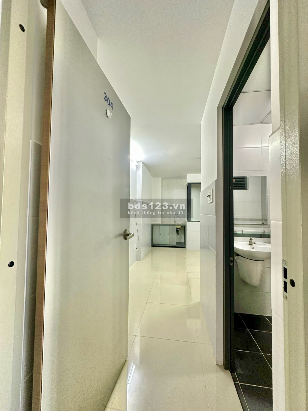 Cho thuê phòng trọ mặt tiền 98A Đặng Thùy Trâm p13 Bình Thạnh 24m2 ở được 1-3 người