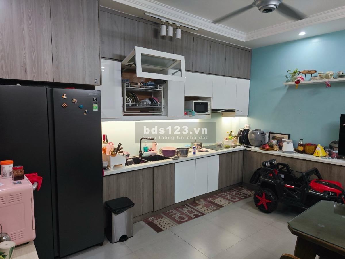 Hoa hậu Hoàng Mai, ô tô tải 2,5 tấn đỗ cổng, 30,2m2, 4,5 tỷ.
