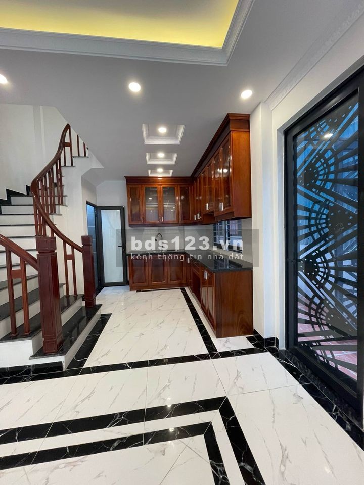 Bán nhà Yên Duyên, tiện ích xung quanh đầy đủ, chỉ việc xách đồ đến ở, 4,35 tỷ