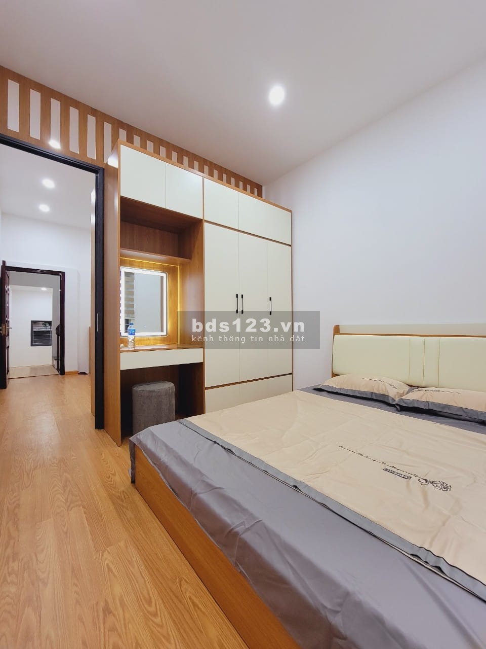 Bán Căn Hộ Phố Thanh Nhàn, Hai Bà Trưng 90m, 3 tầng, giá 3.45 tỷ.