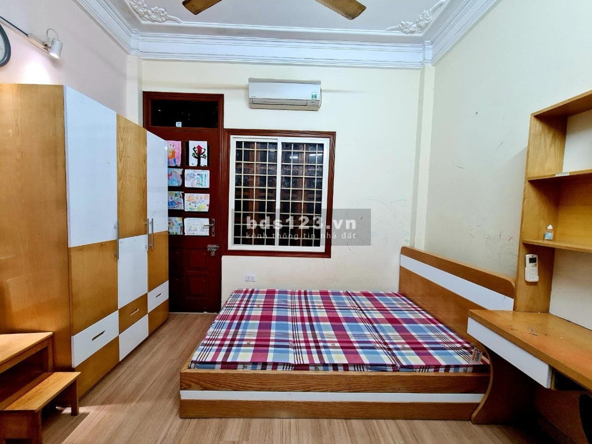 Thật 100%! Trung Kính, nhà lô góc đẹp, 3 thoáng, gần phố, full nội thất, 55m, chỉ hơn 8 tỷ