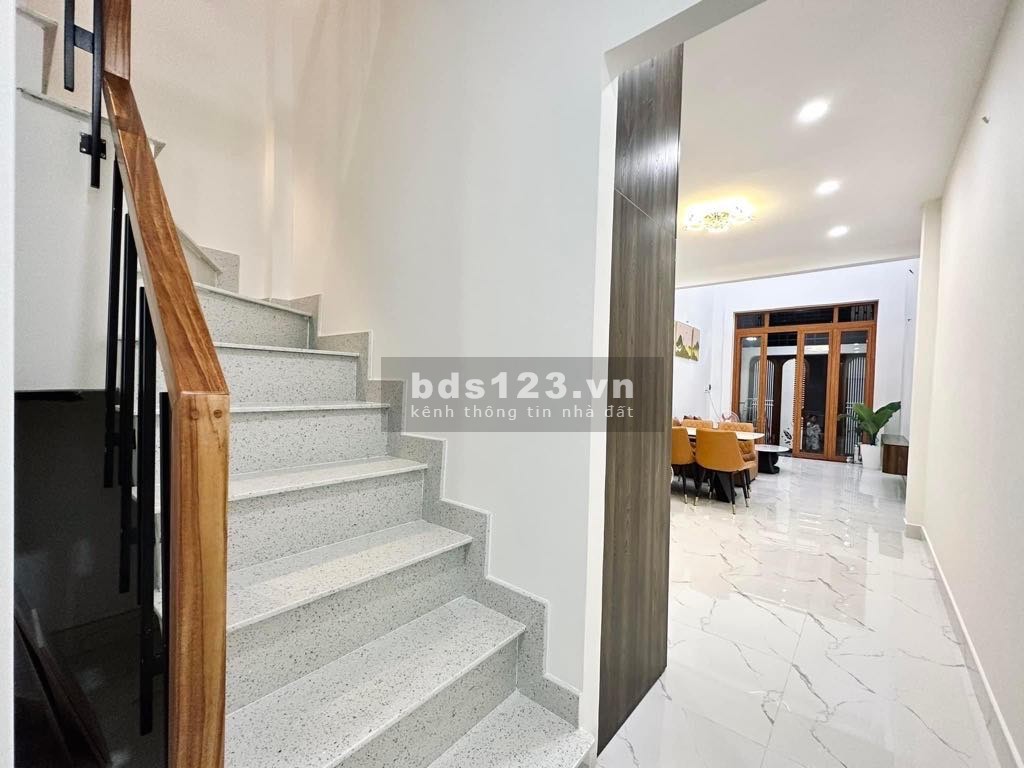 Bán nhà mới, Nở hậu, Hẻm ô tô, Phan Văn Trị - BT, 60m2, 1 trệt 1 lầu, chỉ 5,45 tỷ.