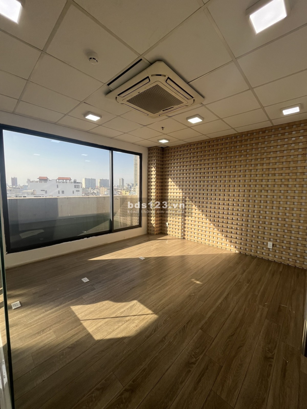 Duy nhất! Sàn văn phòng ngay trung tâm hành chính Sài Gòn Pearl. 50m2 giá chỉ 30tr/th. Đừng bỏ lỡ