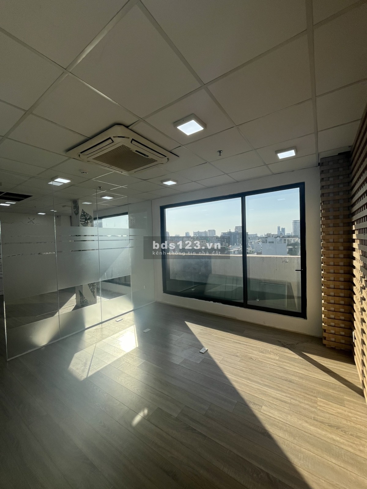 Duy nhất! Sàn văn phòng ngay trung tâm hành chính Sài Gòn Pearl. 50m2 giá chỉ 30tr/th. Đừng bỏ lỡ