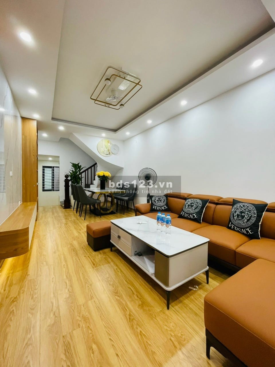 Bán Căn Hộ Phố Thanh Nhàn, Hai Bà Trưng 90m, 3 tầng, giá 3.45 tỷ.