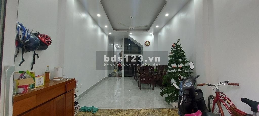 Bán Nhà Nguyễn Đình Hoàn, Cầu Giấy, Nhà đẹp, kiên cố, 41m2, 7,3 Tỷ.