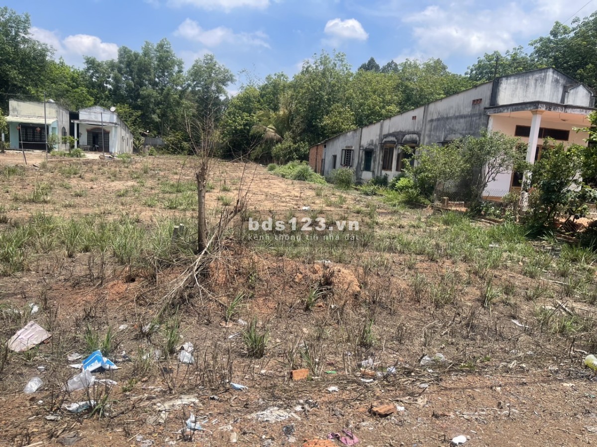 Cầb bán gấp 200m2 đất mặt tiền đường Phùng Hưng, kinh doanh buôn bán tốt