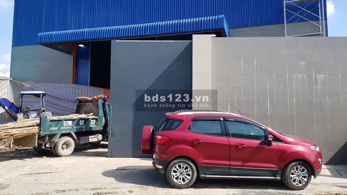 Bán gấp nhà xưởng phường An Phú Đông quận 12. dt: 1700m2 giá 76 tỷ lh: 0908561228