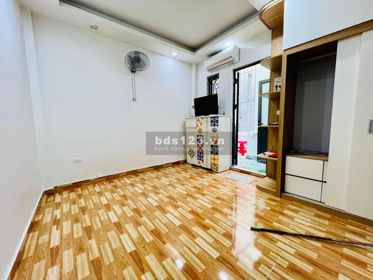 Chủ vỡ nợ cần bán gấp nhà 30m2 5T mặt tiền 3M Nhỉnh 3Tỷ