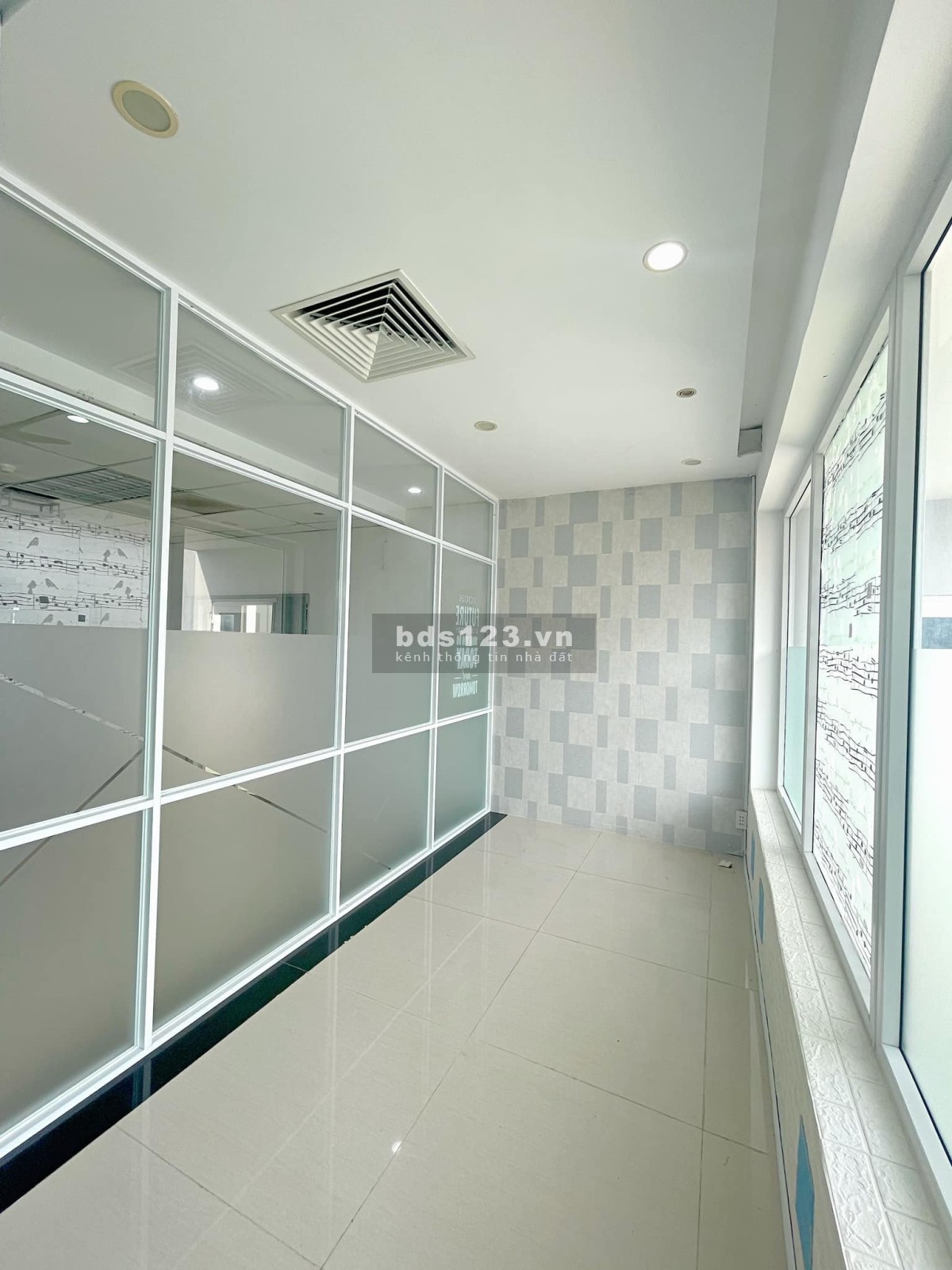 Giảm Giá! Sàn cho thuê cách mặt tiền 3/2 chỉ 20 bước chân. 60m2 chỉ 20tr/th - đừng bỏ lỡ ưu đãi
