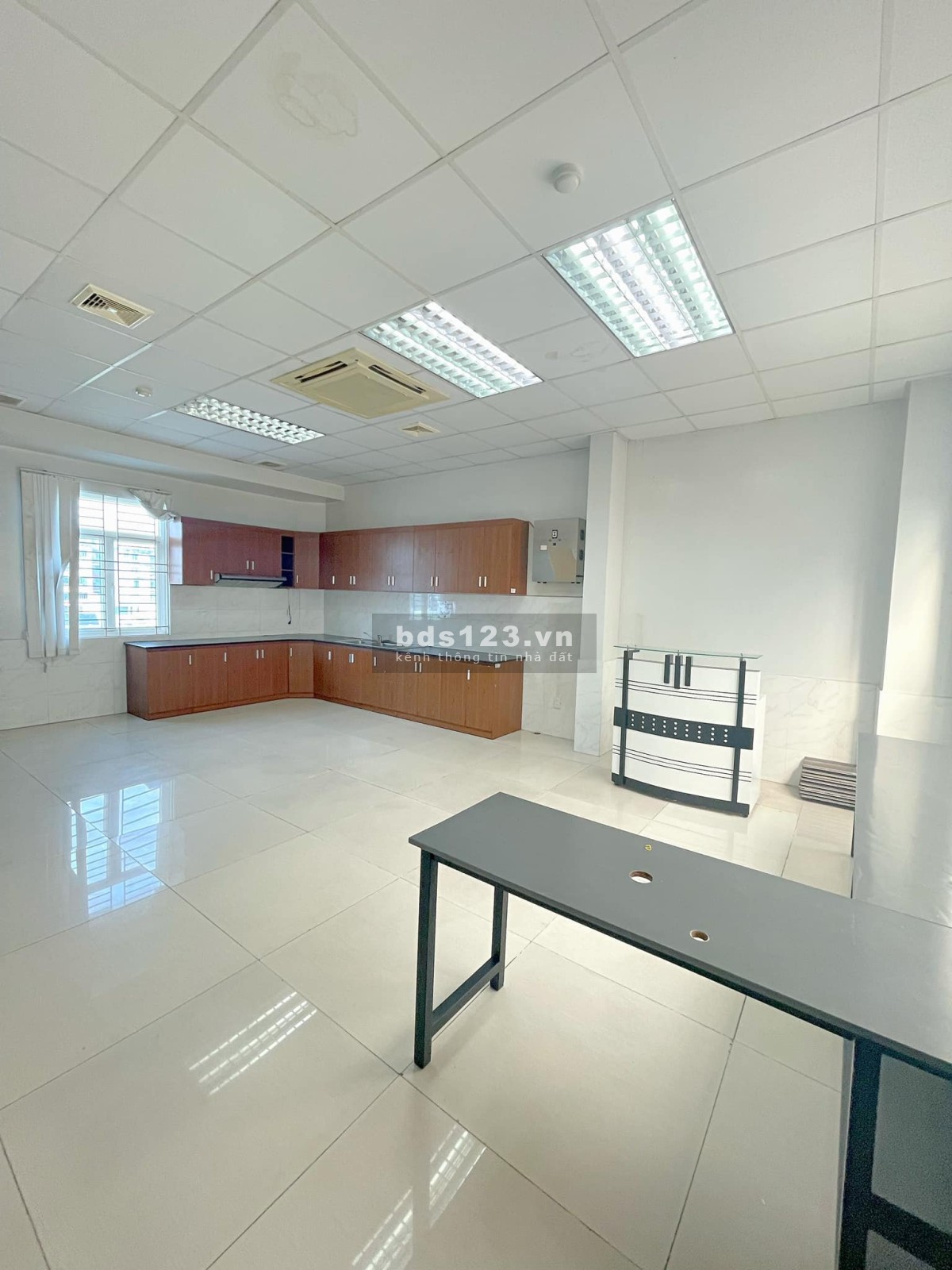 Giảm Giá! Sàn cho thuê cách mặt tiền 3/2 chỉ 20 bước chân. 60m2 chỉ 20tr/th - đừng bỏ lỡ ưu đãi