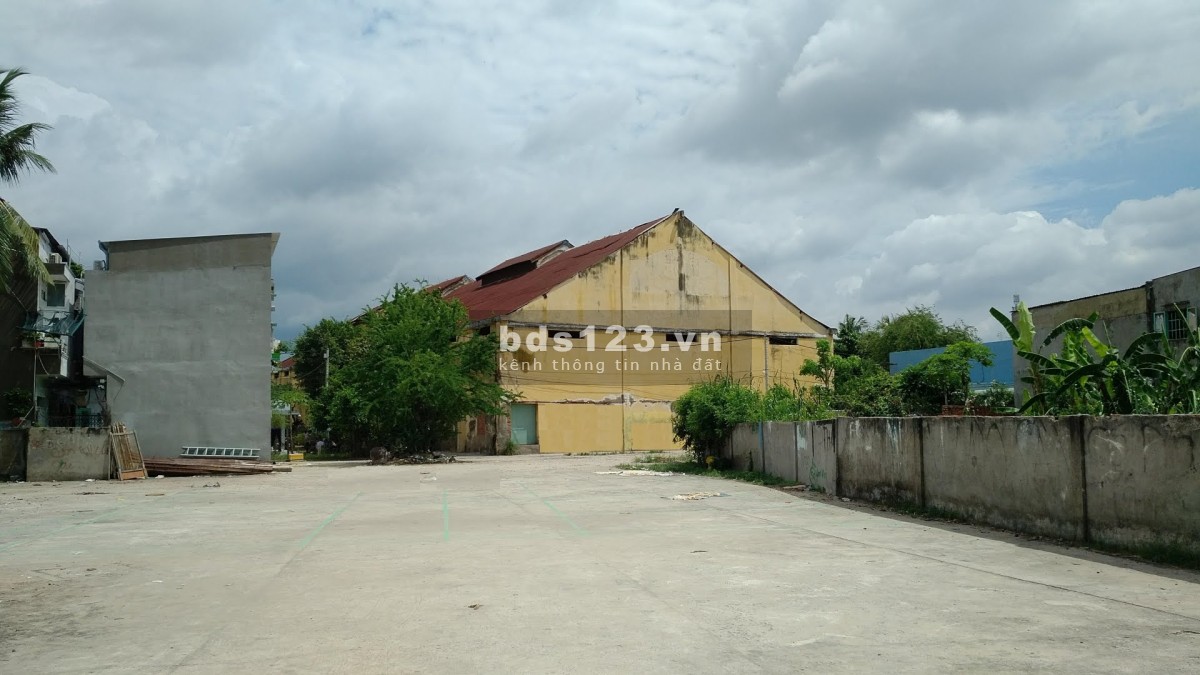 Xưởng mặt tiền đường, 186 Mễ Cốc, phường 15, quận 8 q8 - 2500m2