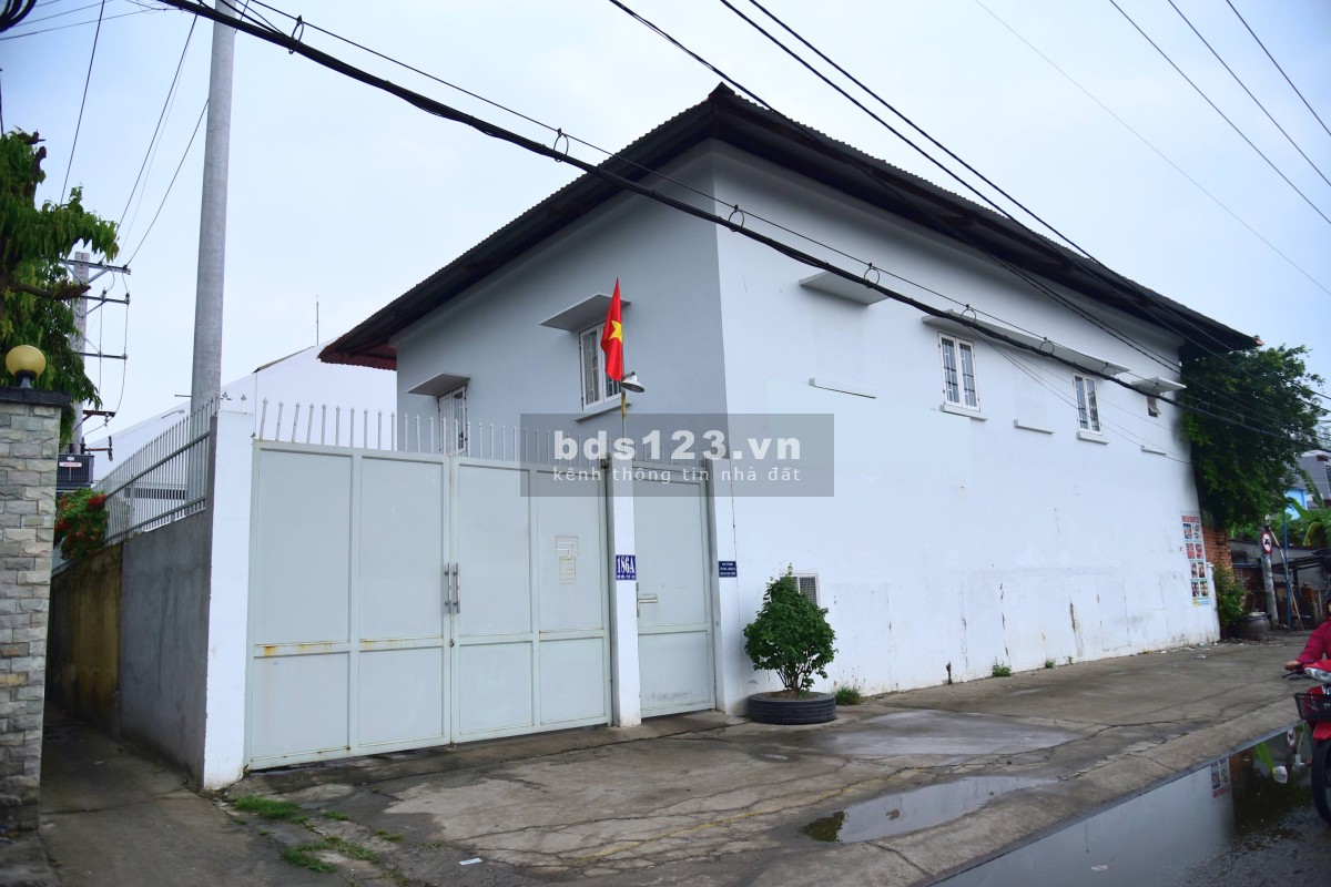 Xưởng mặt tiền đường, 186 Mễ Cốc, phường 15, quận 8 q8 - 2500m2
