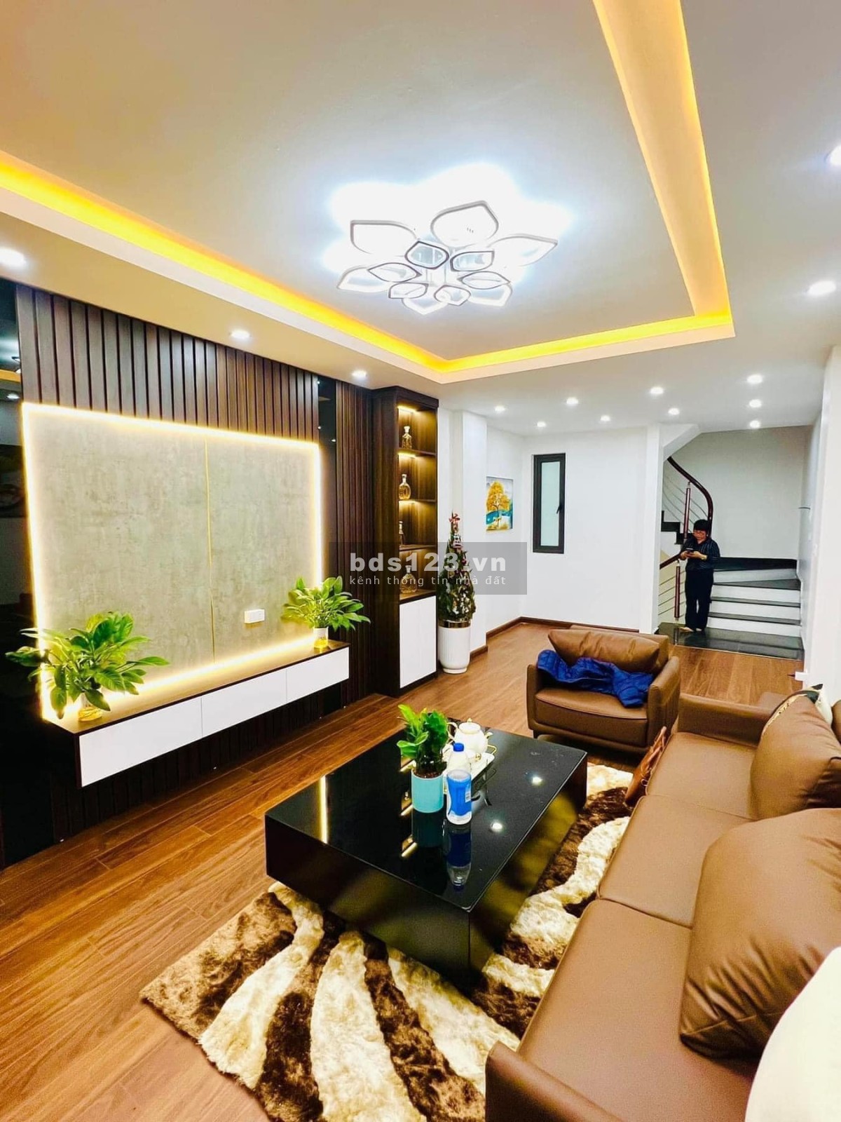 Chính chủ về quê cần bán gấp nhà Xuân La Tây Hồ 40m^2 giá gần 6tỷ