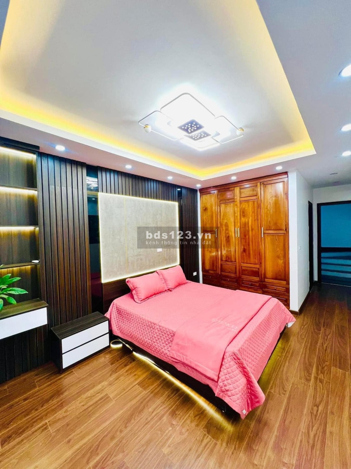 Chính chủ về quê cần bán gấp nhà Xuân La Tây Hồ 40m^2 giá gần 6tỷ