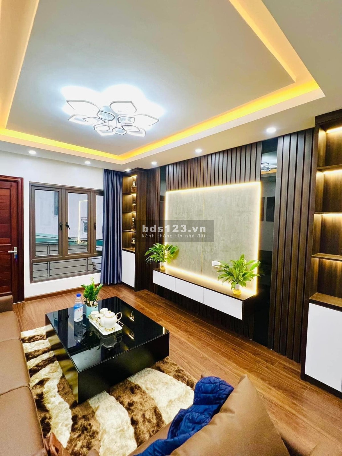 Chính chủ về quê cần bán gấp nhà Xuân La Tây Hồ 40m^2 giá gần 6tỷ