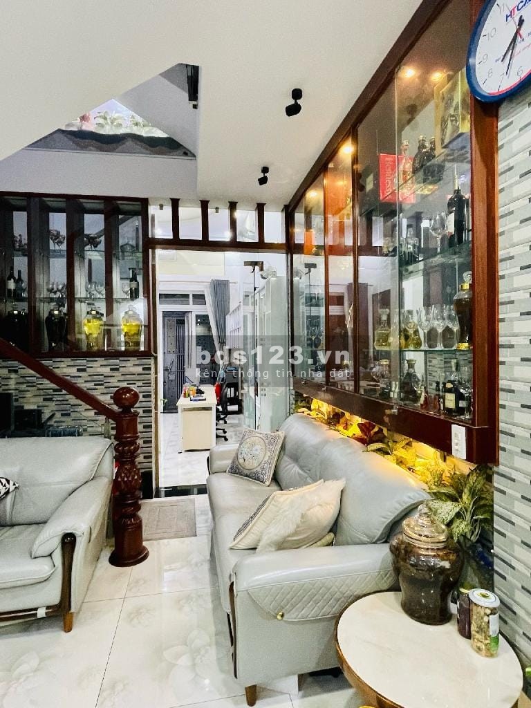BÁN NHÀ LẠC LONG QUÂN HẺM KINH DOANH 70M .3 TẦNG .3PN .10.9 TỶ