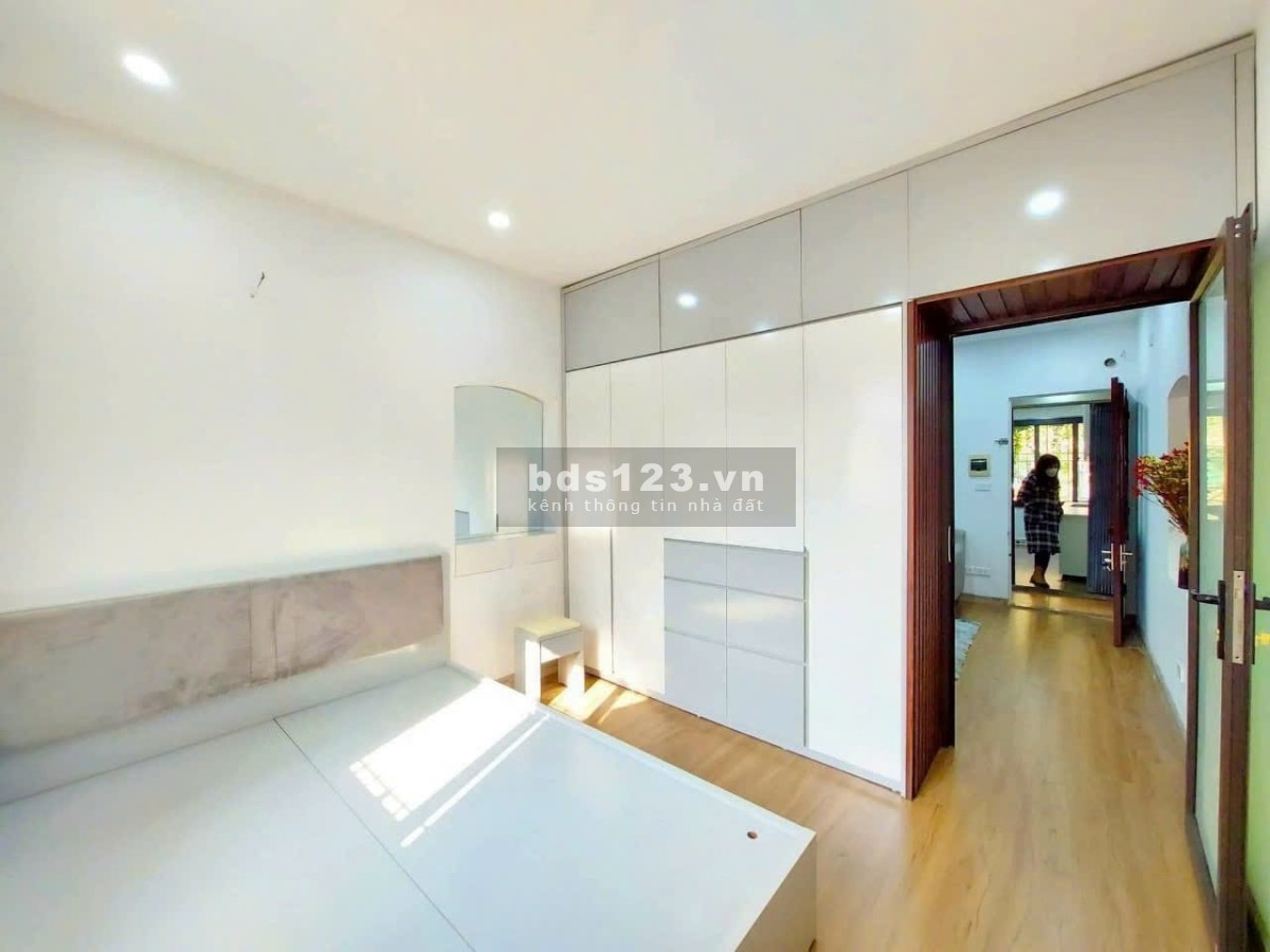 Bán Căn Hộ Phố 8 - 3, Hai Bà Trưng 50m, giá 1.9 tỷ.