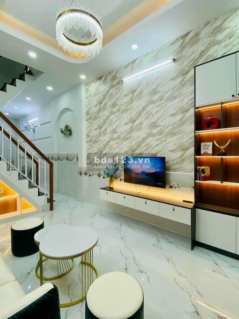 Bán gấp nhà nguyễn kiệm p4 phú nhuận giá 3ty650 còn TL 1trệt2lầu sân thượng DT 60m 4 phòng ngủ 4 wc