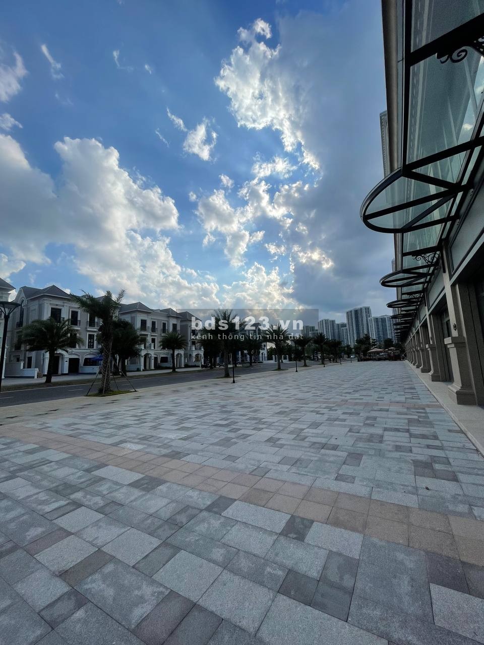 CHO THUÊ MẶT BẰNG KINH DOANH TẠI PHỐ THƯƠNG MẠI VINHOMES GRAND PARK - 0903257578
