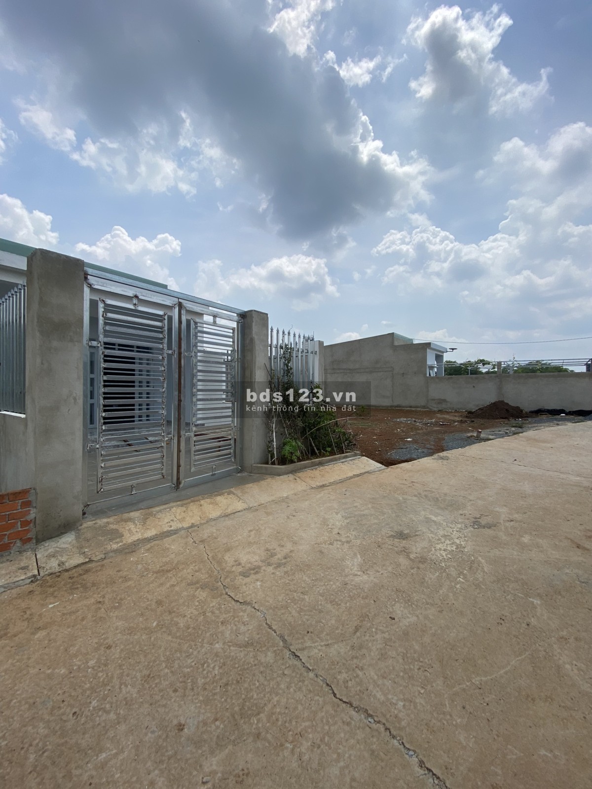 Bán lỗ đúng 195 triệu SHR thổ cư(5x40=200m2) sát nhà đang xây, TRUNG TÂM THỊ XÃ SẦM UẤT