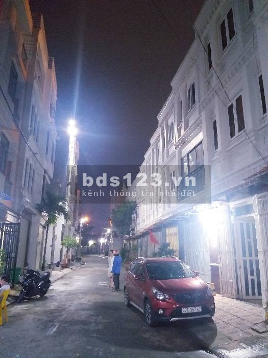 KHU NHÀ PHỐ VIP KHU DÂN CƯ PHÚ HỮU NHÀ ĐẸP ĐƯỜNG ĐẸP VỊ TRÍ ĐẸP XE TẢI THÔNG 3 TẦNG 5.9 tỷ