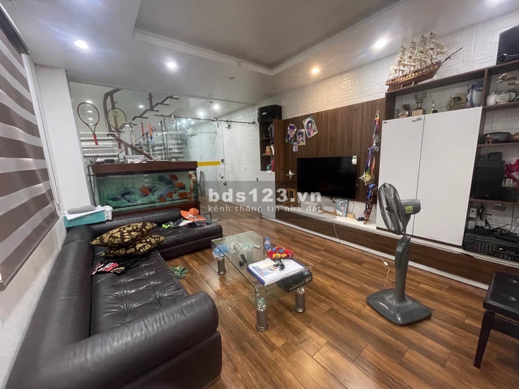 Bán nhà phố Đồng Me, đường rộng ô tô đỗ trong nhà, 51m2, nhỉnh 15 tỷ