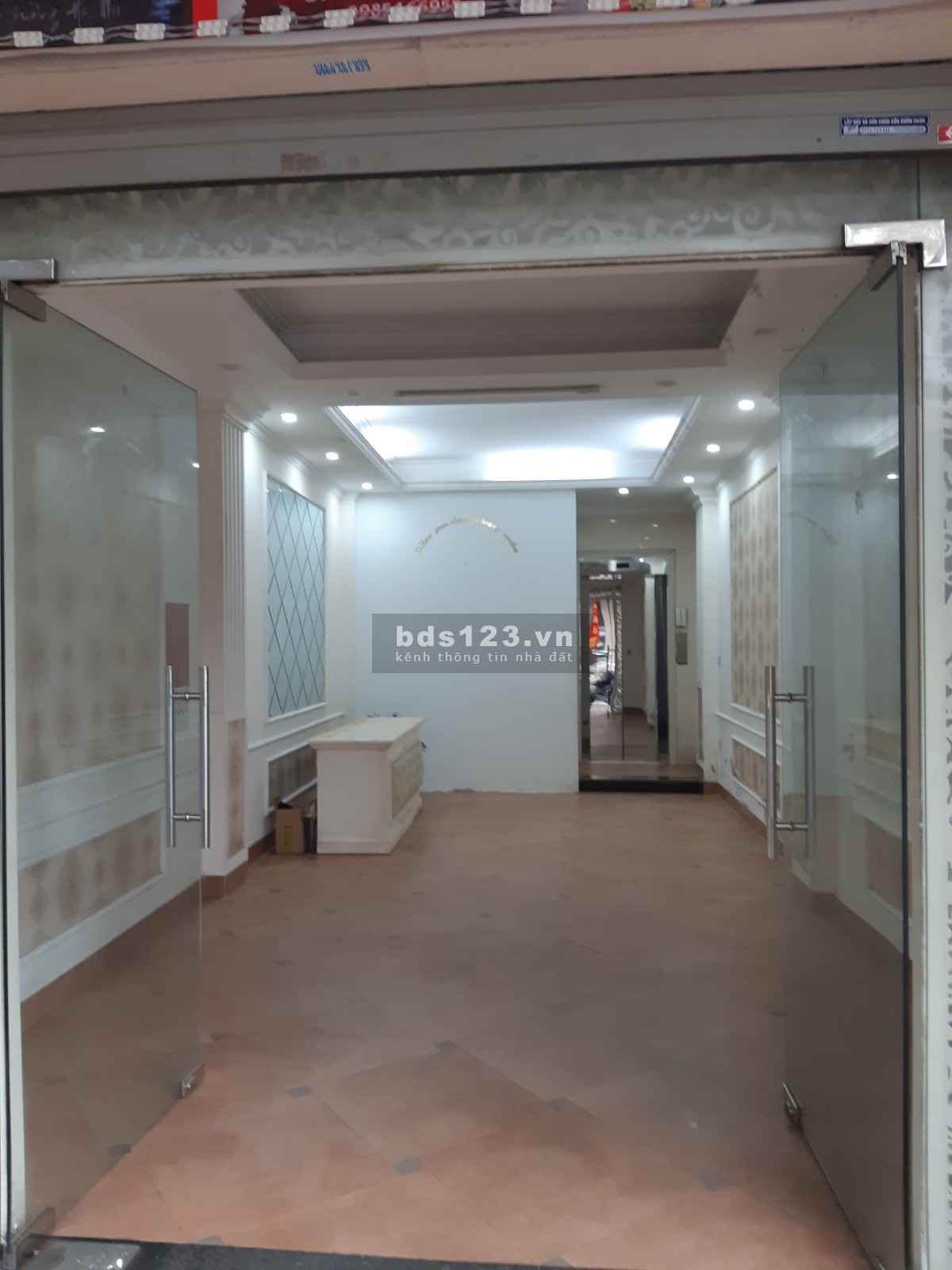 Chính chủ Cho thuê nhà mặt phố 682 Hoàng Hoa Thám - Ba Đình - HN. S350m2 7T thang máy. Giá 29tr