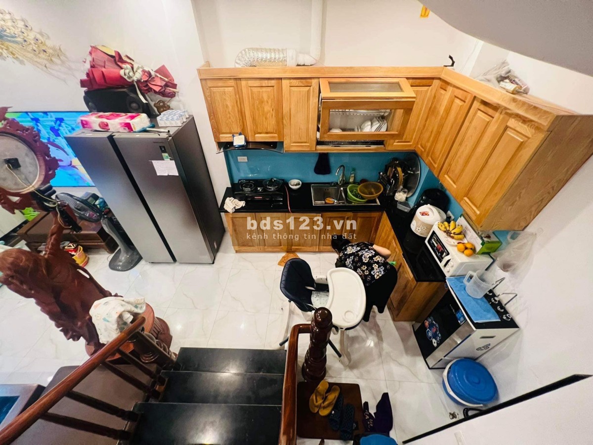 Bán Nhà Tu Hoàng 35m2 5 Tầng MT 4m 2,8 tỷNhà nằm vị trí trên phố Tu Hoàng, cách ga Nhổn, QL 32,