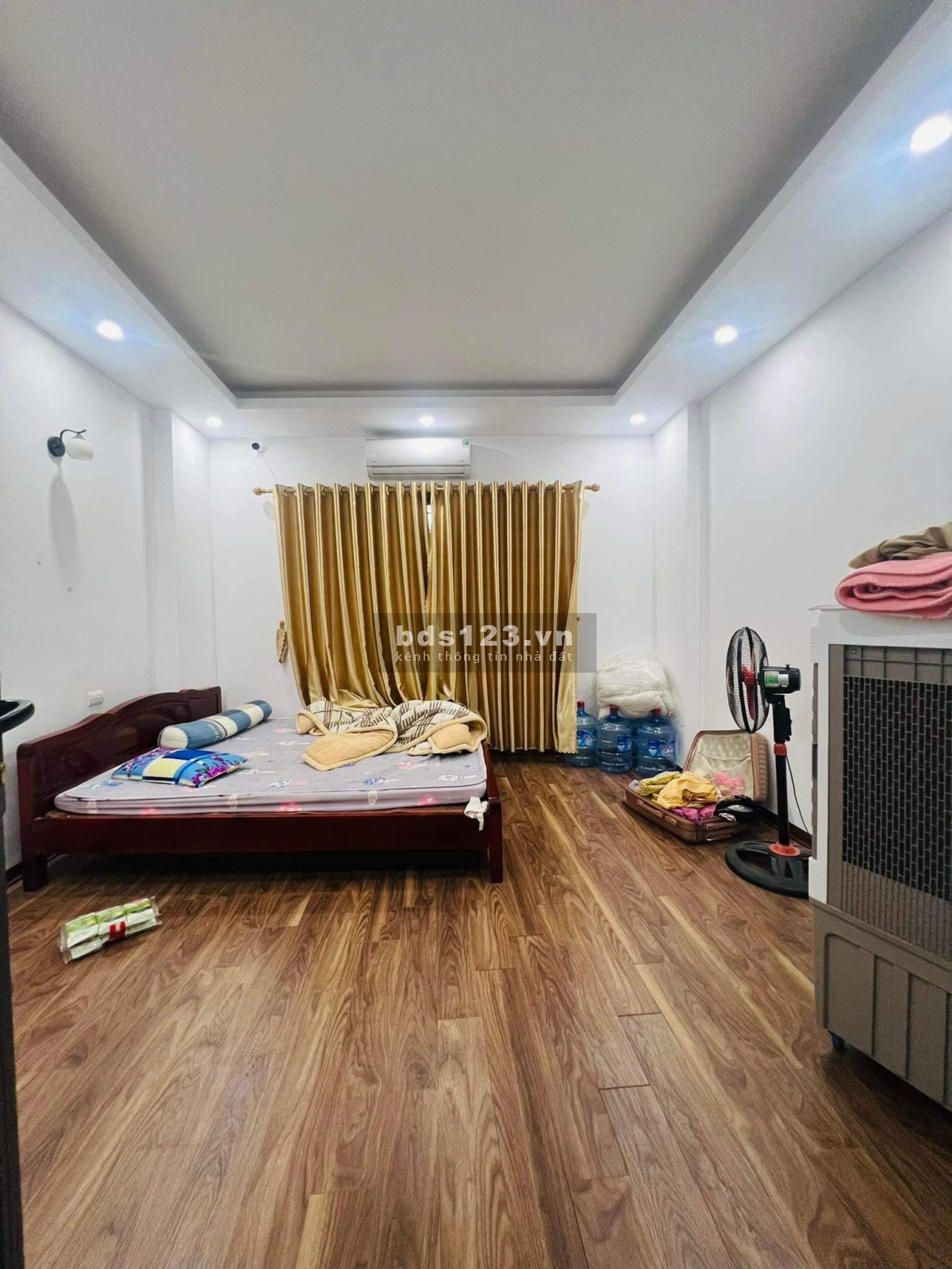 Bán Nhà Tu Hoàng 35m2 5 Tầng MT 4m 2,8 tỷNhà nằm vị trí trên phố Tu Hoàng, cách ga Nhổn, QL 32,