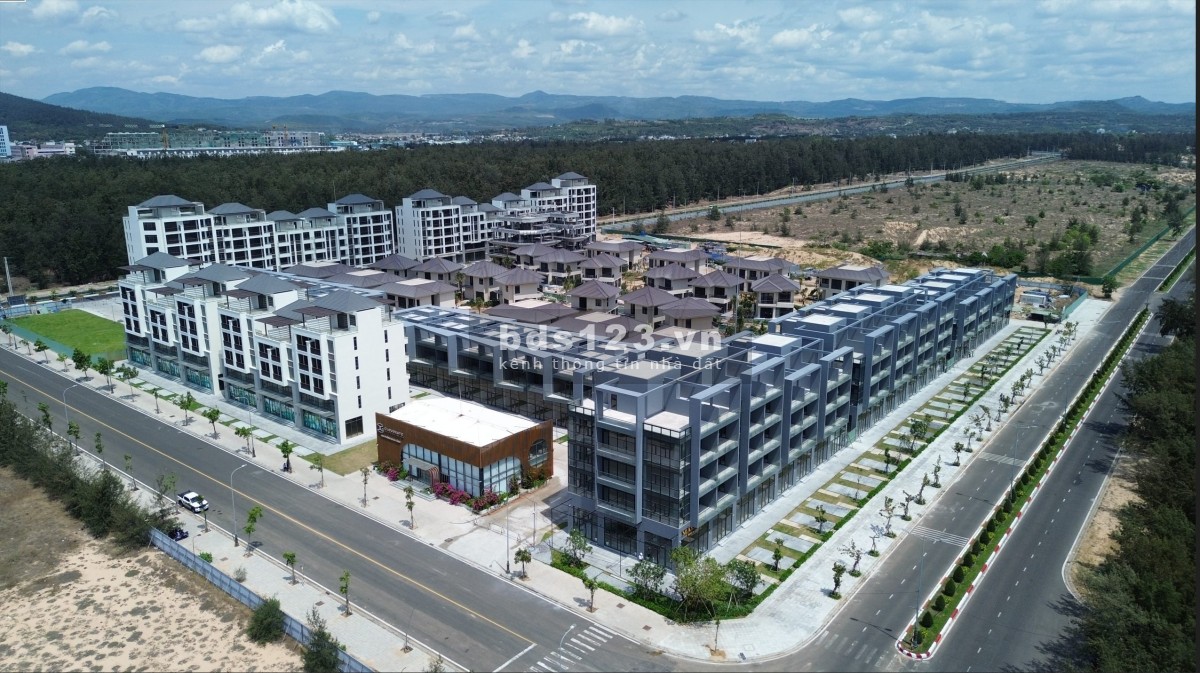 Căn Shophouse mặt phố còn lại duy nhất mặt đường Trần Nhân Tông cách biển vài bước chân