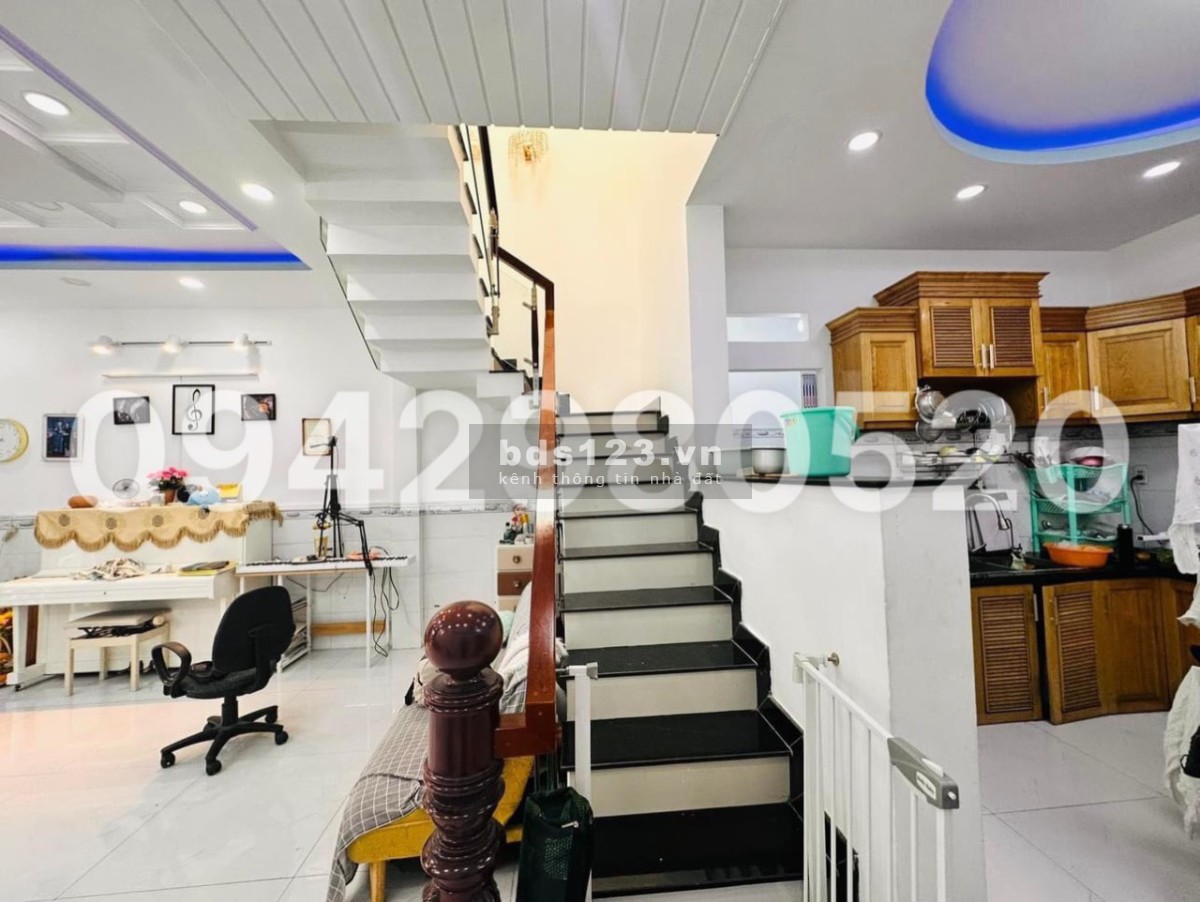 NHÀ 850TR Ở NGAY. HIỆN ĐANG CHO THUÊ 6TR/THÁNG, HỢP ĐỒNG THUÊ CÒN 1 NĂM