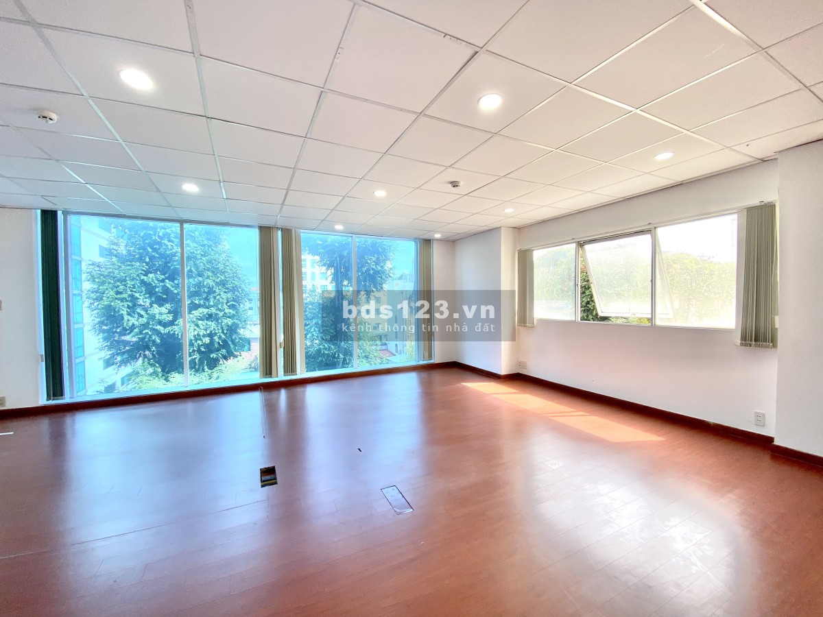 Cho thuê văn phòng 60m2 view kính đường Võ Văn Tần, Quận 3