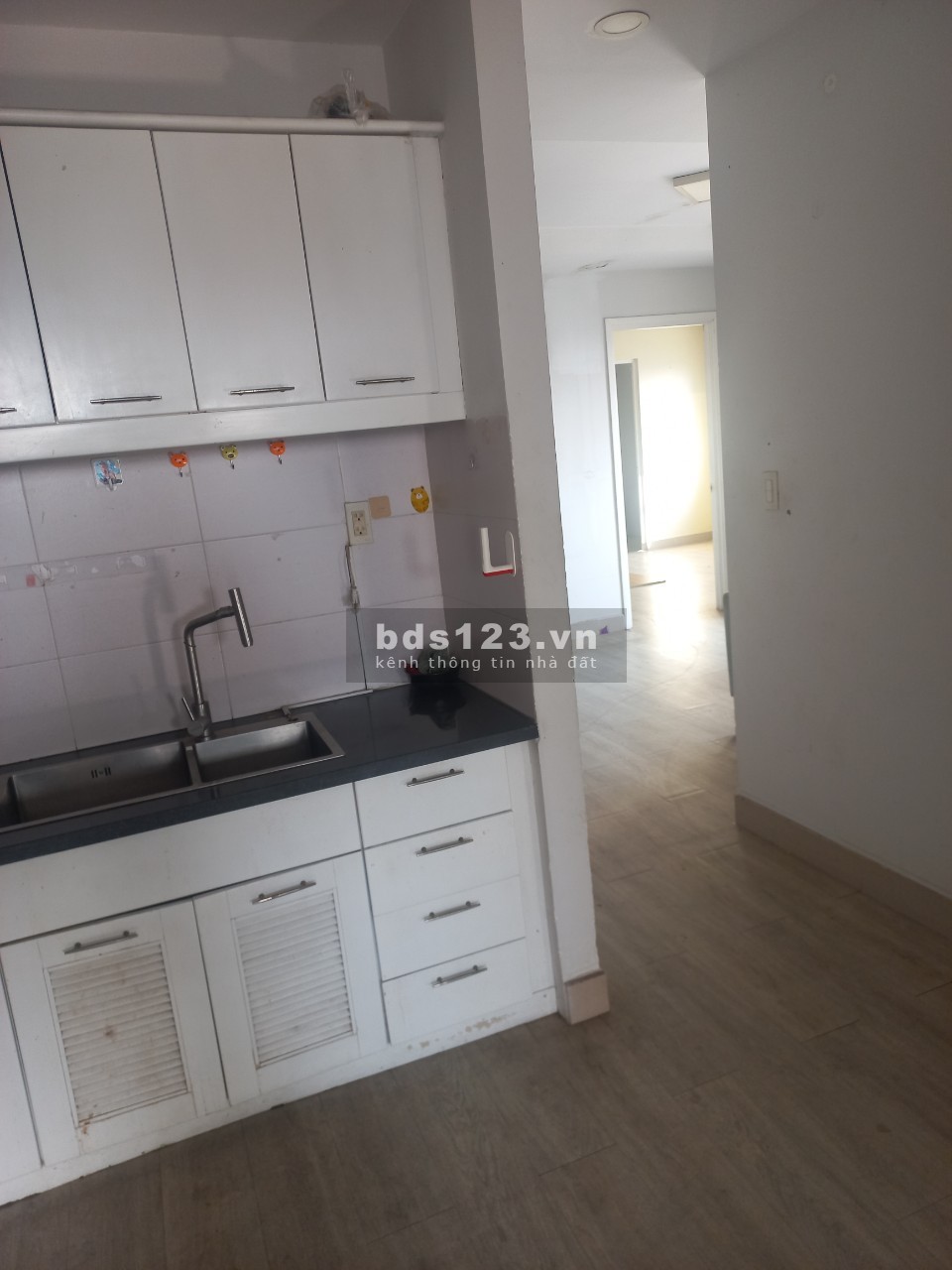 Chung cư Bàu Cát - Tân Bình 90m2 11tr/tháng, 3p ngủ. Nội thất cơ bản