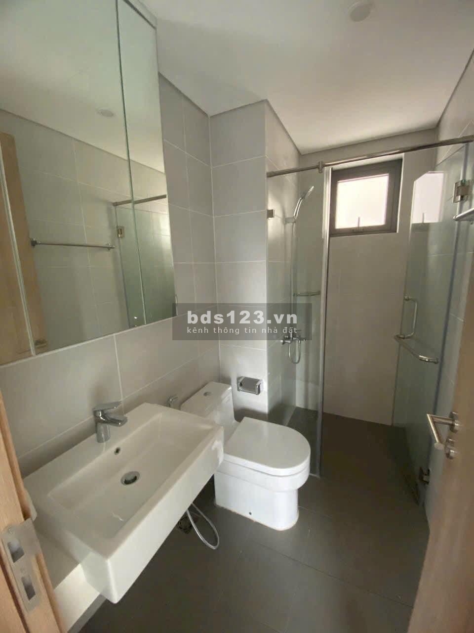 Chung Cư CMT8 - Quận 3, đối diện CV Lê Thị Riêng 2p ngủ, 2 nhà vệ sinh, 95m2 16tr/tháng