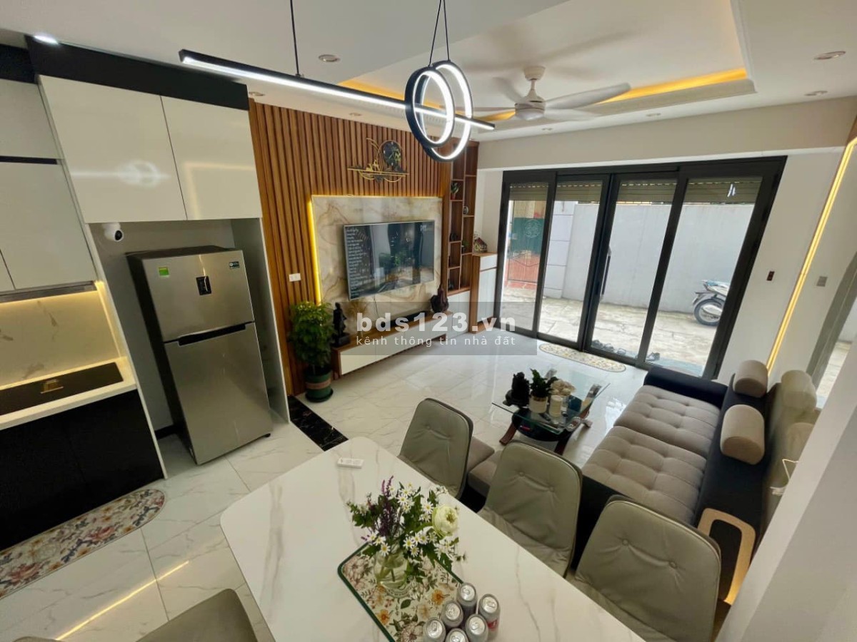 NHÀ MỚI ĐẸP Ở NGAY, NGÕ Ô TÔ ĐỖ CỬA, 3 BƯỚC RA PHỐ, TRUNG TÂM QUẬN LONG BIÊN, KINH DOANH