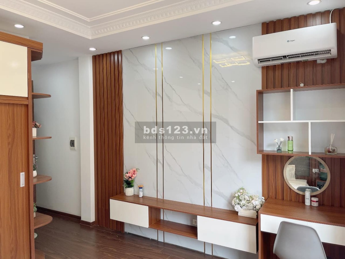 NHÀ MỚI ĐẸP Ở NGAY, NGÕ Ô TÔ ĐỖ CỬA, 3 BƯỚC RA PHỐ, TRUNG TÂM QUẬN LONG BIÊN, KINH DOANH