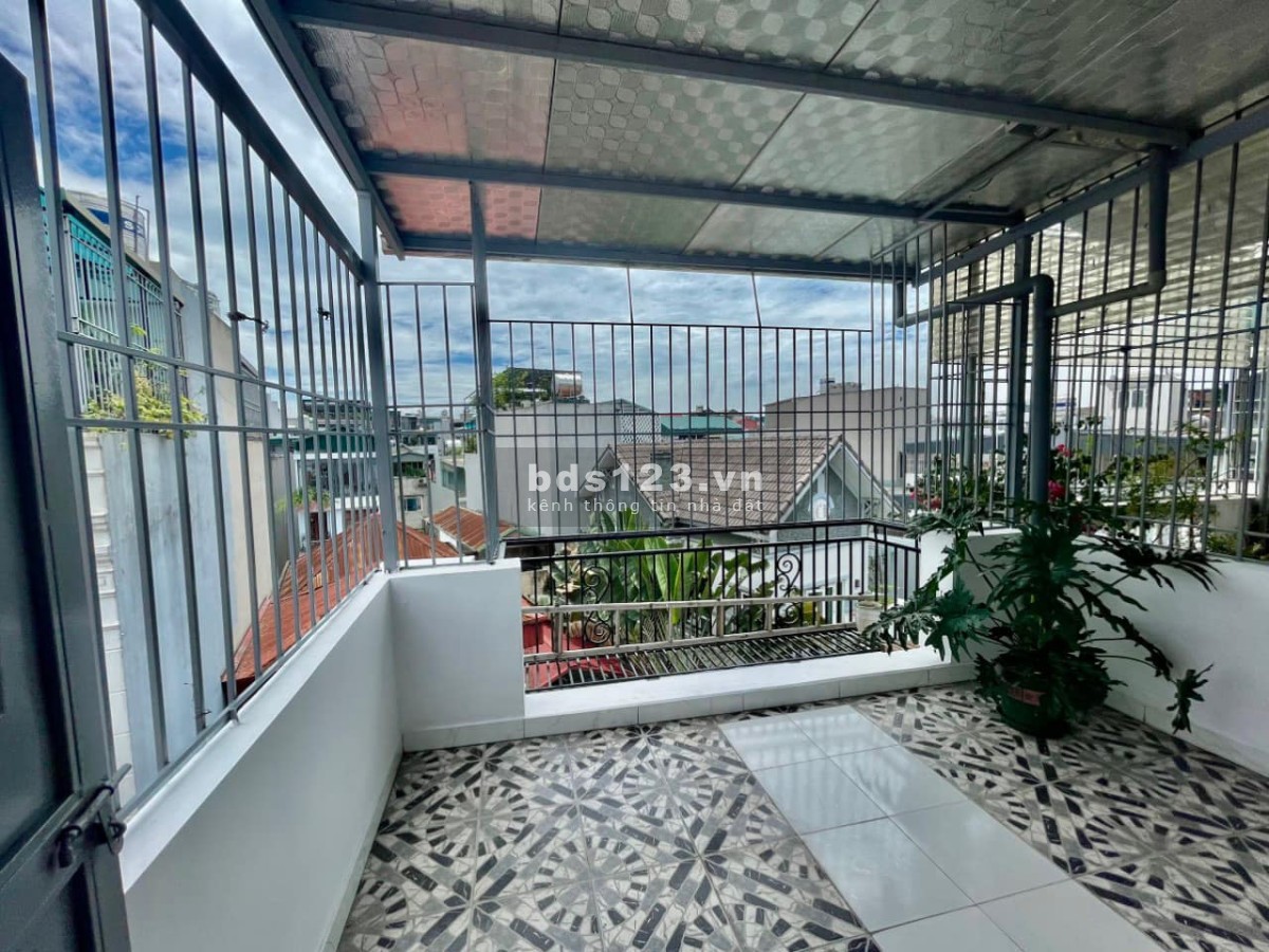 NHÀ MỚI ĐẸP Ở NGAY, NGÕ Ô TÔ ĐỖ CỬA, 3 BƯỚC RA PHỐ, TRUNG TÂM QUẬN LONG BIÊN, KINH DOANH