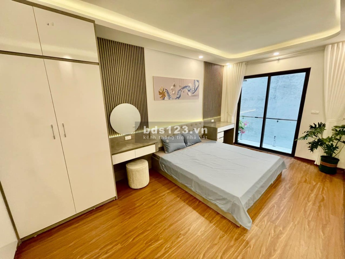 NHÀ MỚI ĐẸP Ở NGAY, NGÕ Ô TÔ ĐỖ CỬA, 3 BƯỚC RA PHỐ, TRUNG TÂM QUẬN LONG BIÊN, KINH DOANH