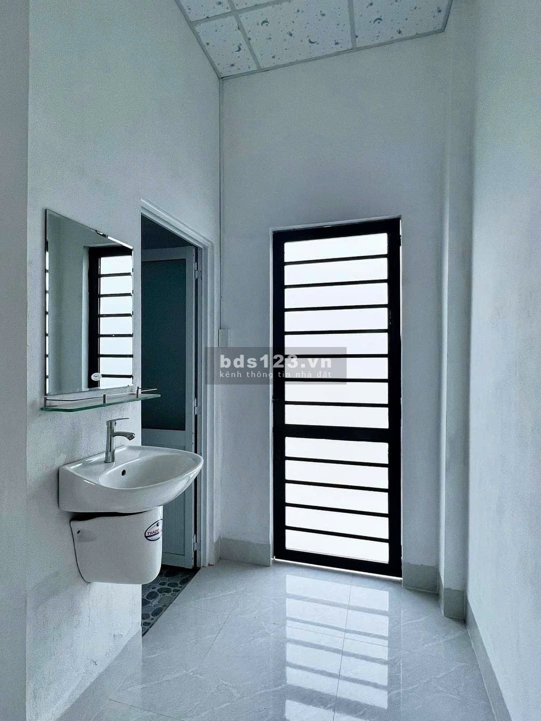 BÁN ĐẤT HƠN 110m2 VỪA XÂY DỰNG NHÀ CẤP 4 KIÊN CỐ GIÁ 980TR