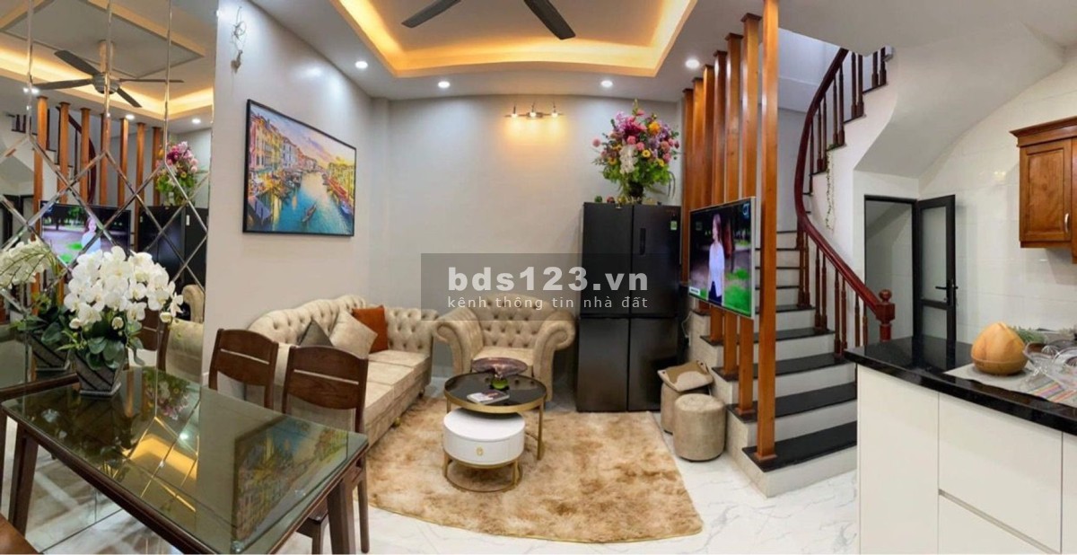 BÁN NHÀ XÂY MỚI THẠCH BÀN DT 30M - 5 TẦNG - MT3,5M - GIÁ 4,75 TỈ