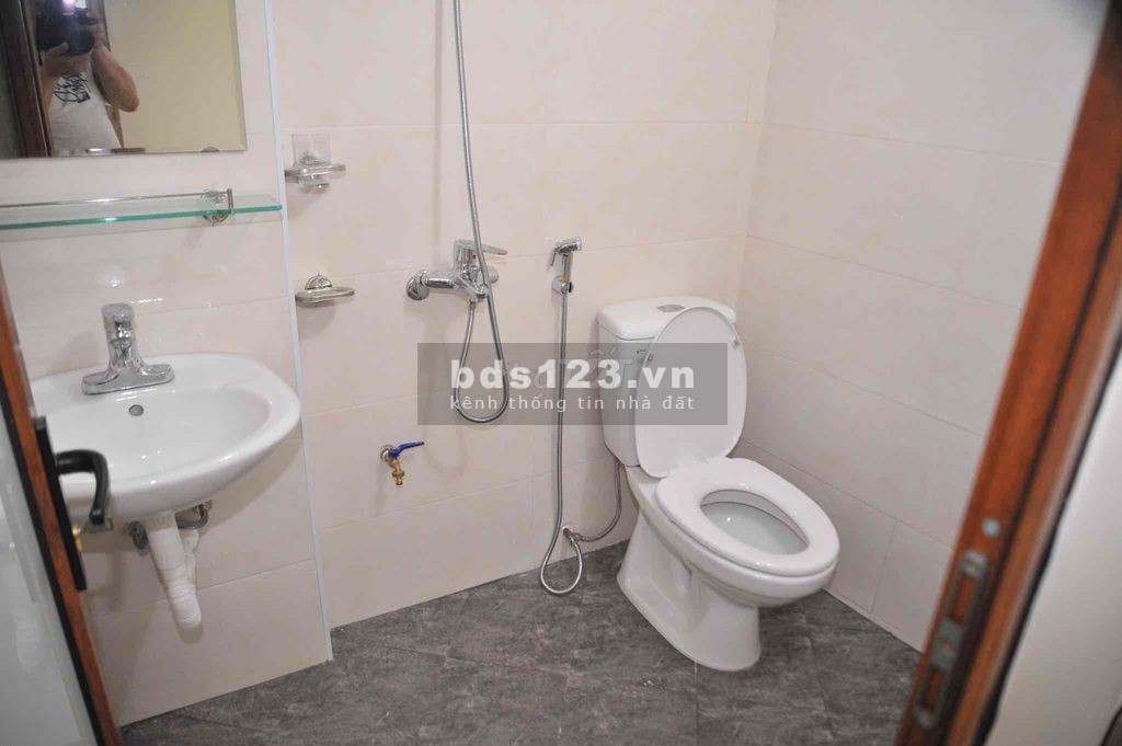Phòng đơn khép kín, ban công thoáng mát, nhà 04 tầng
