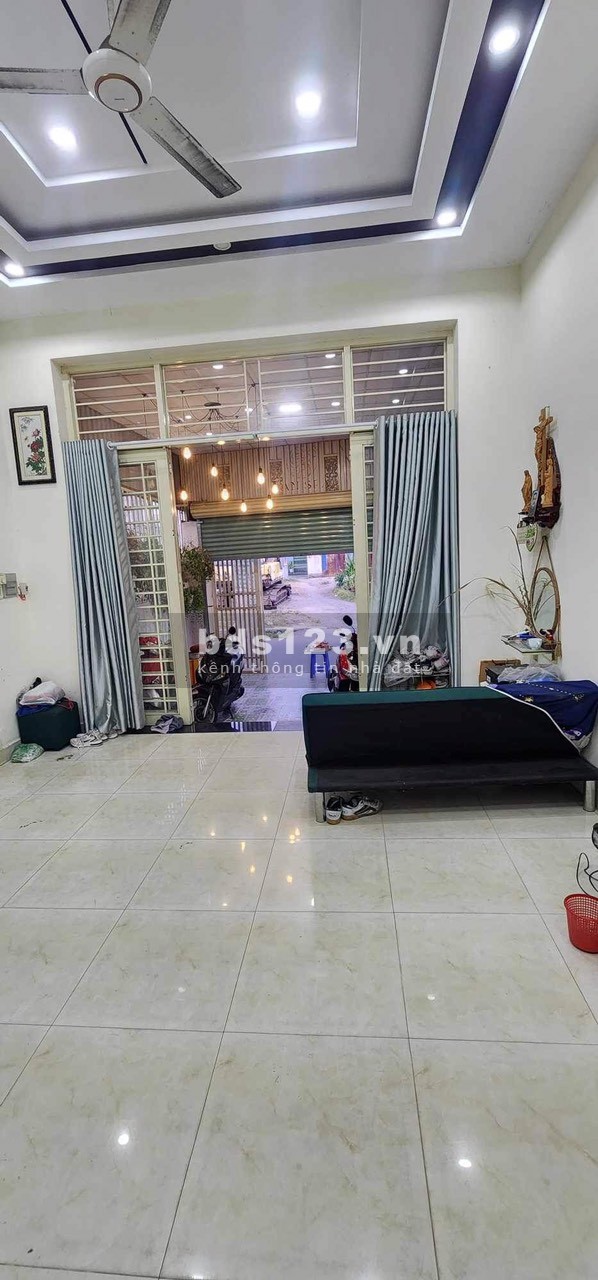 Nhà mặt tiền đường lớn kd đa ngành nghề. 3pn 2wc, rộng rãi thoáng mát