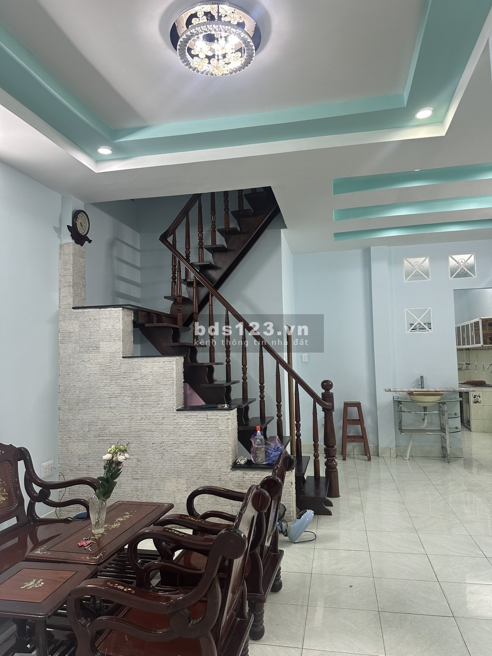 Nhà 2 mặt tiền hẻm oto, cách Võ Văn Ngân 6m. 2pn 2wc, sẵn máy lạnh