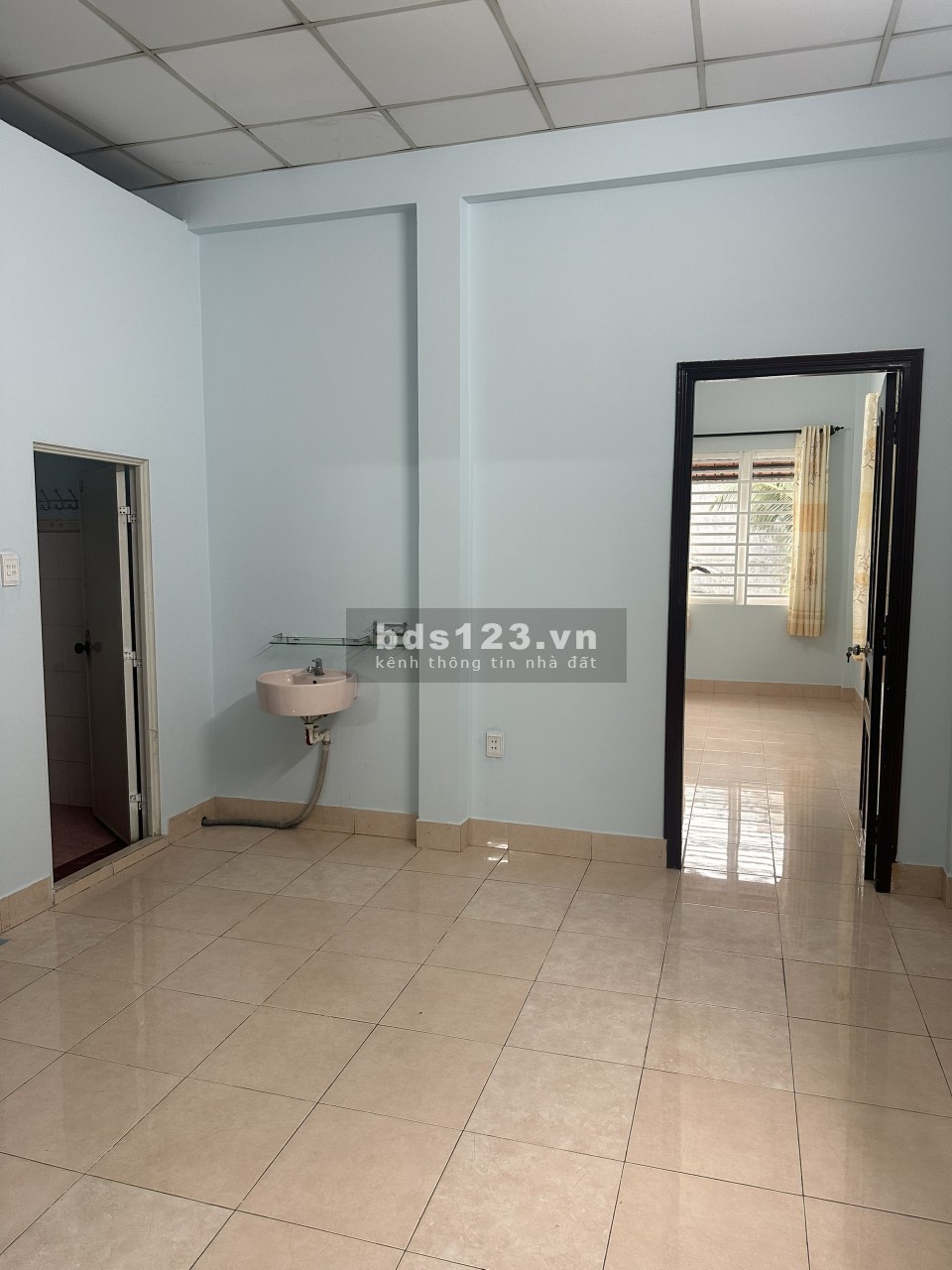 Nhà 2 mặt tiền hẻm oto, cách Võ Văn Ngân 6m. 2pn 2wc, sẵn máy lạnh